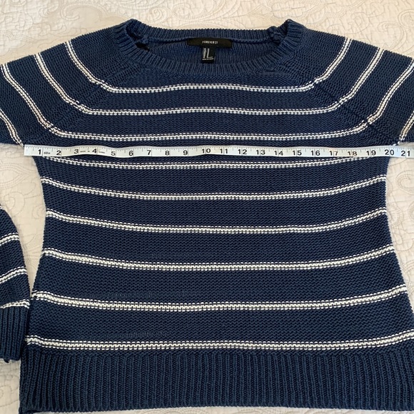 💥3 for $10💥 Forever 21 Sweater - Picture 3 of 5